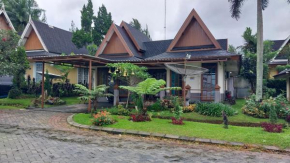Pirerukafu Villa's - Villa Tipe Thailand di Kota Bunga Puncak